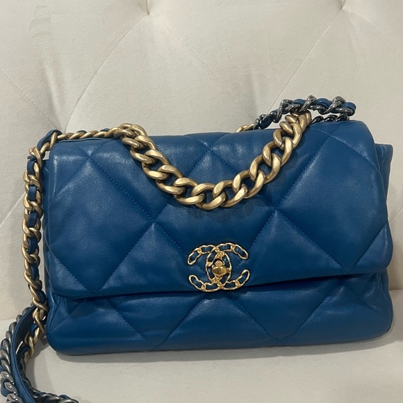 CHANEL Blue Flap 19 Quilted Lambskin Bag with Gold Hardware - Picture 2 of 13